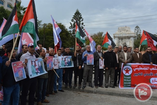 الديمقراطية تنظم وقفة جماهيرية تضامنا مع الشعب الفلسطيني