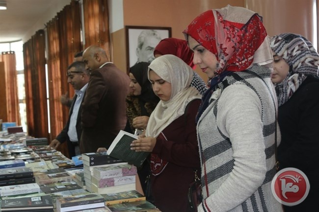 نادي قلقيلية الاهلي يشارك بمعرض &quot;الكتاب لذوي الالباب&quot;