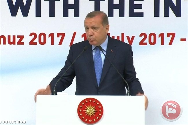 أردوغان يتعهد بقطع &quot;رؤوس الخونة&quot;