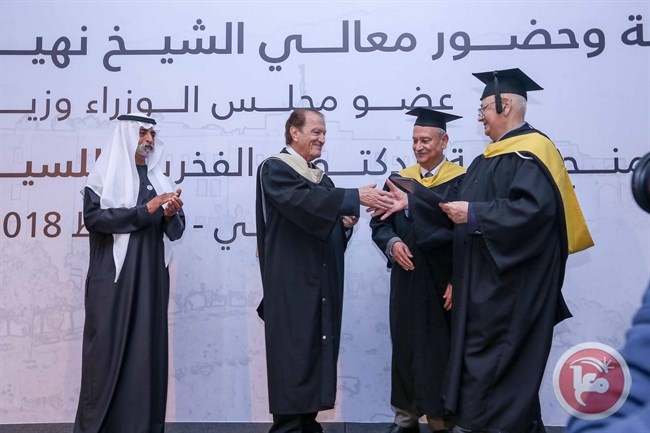 جامعة بيرزيت تمنح رياض الصادق الدكتوراة الفخرية