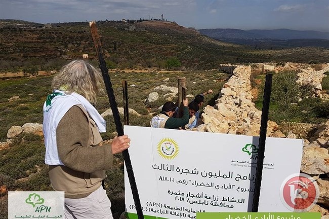 العربية&quot; لحماية الطبيعة تزرع أراضي الشهداء الفلسطينيين