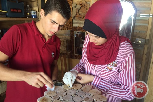 الأخوين النخالة: لمسات فنية زيّنت بيوت الغزيّين