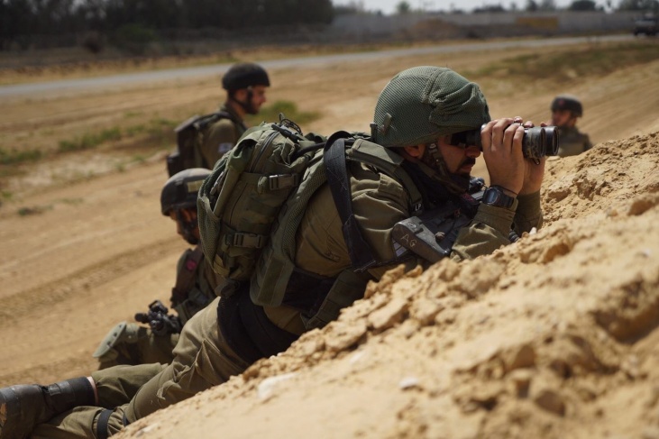 اعتقال فلسطينيين اجتازا الجدار جنوب القطاع