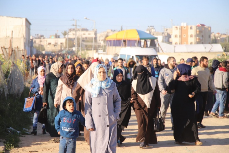 شهيد وعشرات المصابين بالرصاص الحي شرق قطاع غزة