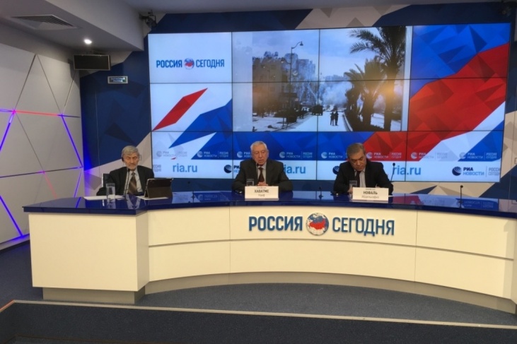 حواتمة: نبحث مع الروس عقد لقاء جديد بين الفصائل
