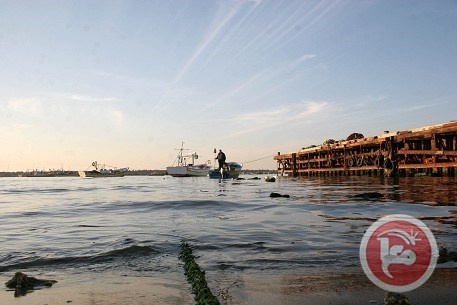 اصابة صياد برصاص الزوارق الحربية قبالة شواطئ بحر غزة
